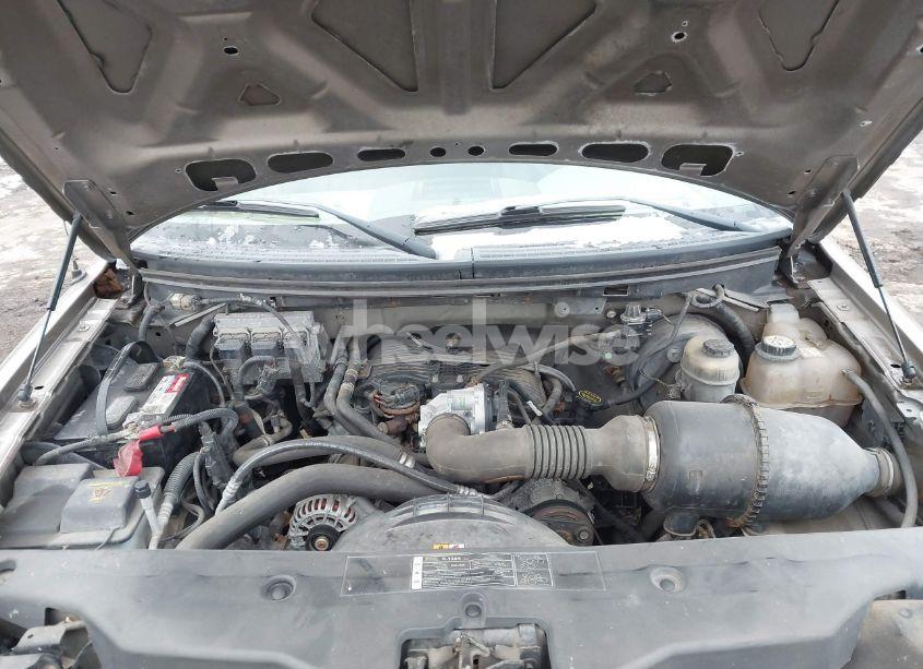 Photo 10 of 2005 Ford F-150 STX/XL/XLT (VIN 1FTRF12205NB58245)