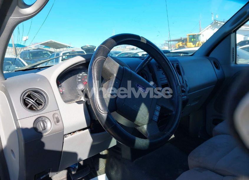 Photo 13 of 2005 Ford F-150 STX/XL/XLT (VIN 1FTRF12215NB10138)