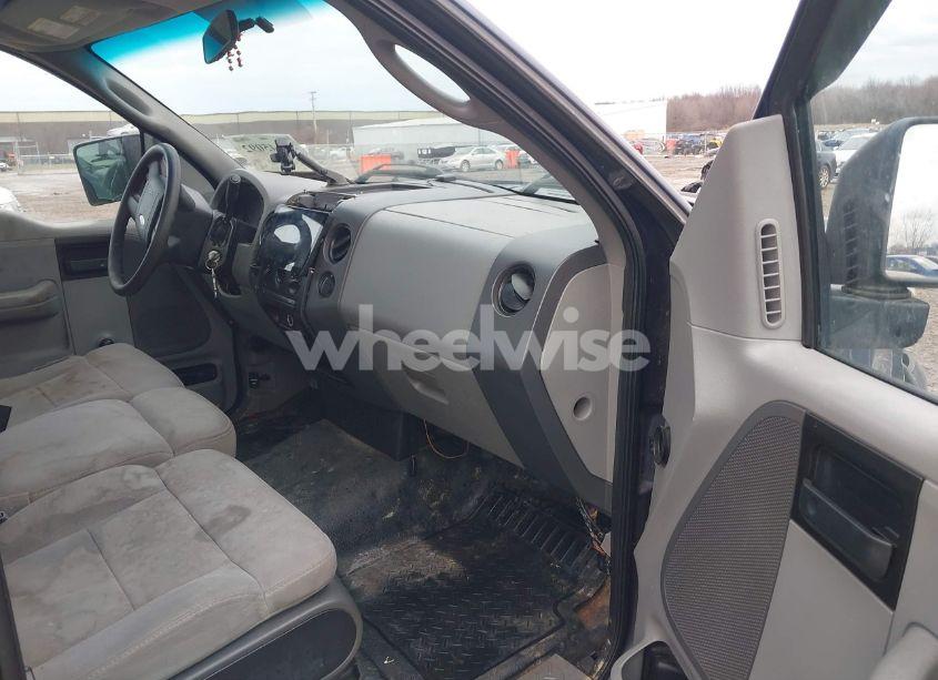 Photo 5 of 2005 Ford F-150 STX/XL/XLT (VIN 1FTRF12275NA81843)