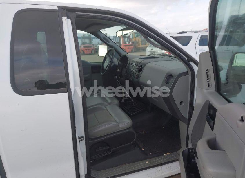 Photo 8 of 2007 Ford F-150 STX/XL/XLT (VIN 1FTRF12287NA04448)