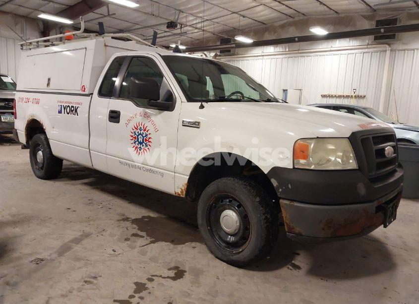 2008 Ford F-150 STX/XL/XLT (VIN 1FTRF12298KC52632) main photo