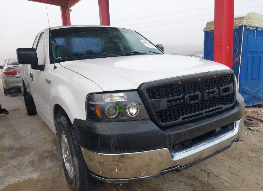 2005 Ford F-150 STX/XL/XLT (VIN 1FTRF12W05KC02703) main photo