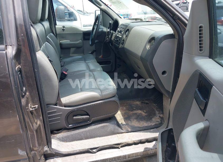 Photo 5 of 2005 Ford F-150 STX/XL/XLT (VIN 1FTRF12W15KB89802)