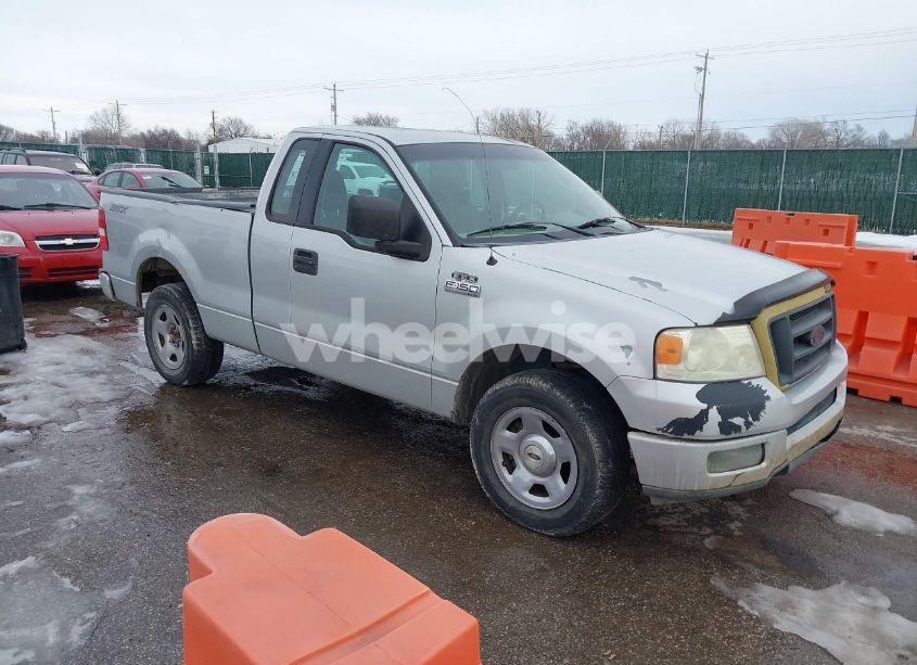 2005 Ford F-150 STX/XL/XLT (VIN 1FTRF12W45KB89101) main photo
