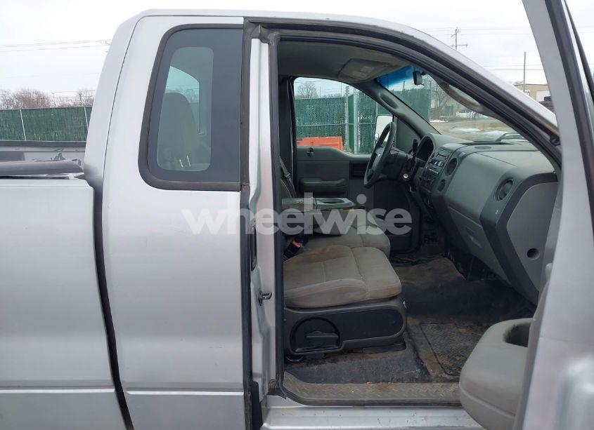 Photo 5 of 2005 Ford F-150 STX/XL/XLT (VIN 1FTRF12W45KB89101)
