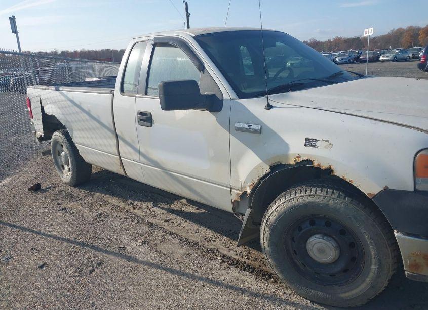 2005 Ford F-150 STX/XL/XLT (VIN 1FTRF12W45NB86374) main photo