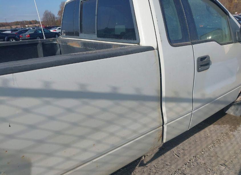 Photo 4 of 2005 Ford F-150 STX/XL/XLT (VIN 1FTRF12W45NB86374)