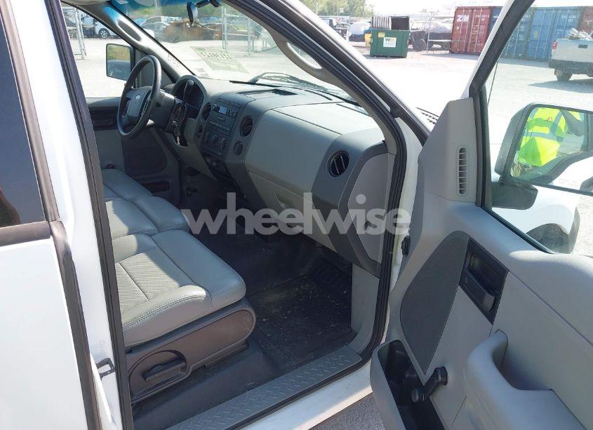 Photo 5 of 2006 Ford F-150 STX/XL/XLT (VIN 1FTRF12WX6NB31915)