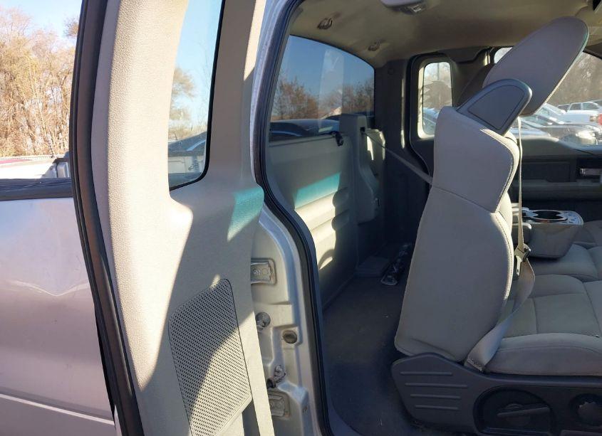 Photo 8 of 2005 Ford F-150 FX4/XL/XLT (VIN 1FTRF14525NB28641)