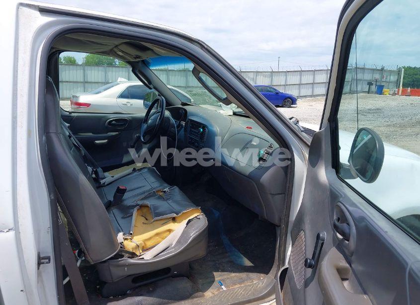 Photo 5 of 2003 Ford F-150 XL/XLT (VIN 1FTRF17213NA39397)