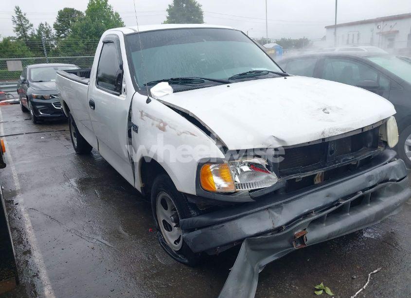 2002 Ford F-150 XL/XLT (VIN 1FTRF17242NB86232) main photo