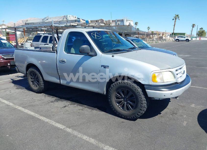 2003 Ford F-150 XL/XLT (VIN 1FTRF17273NB08996) main photo