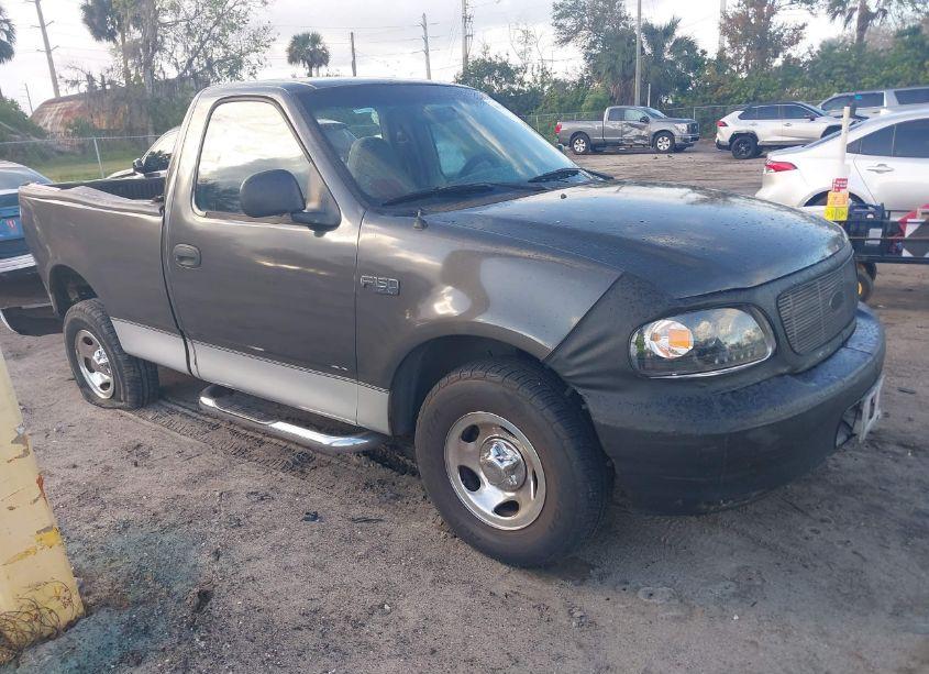2003 Ford F-150 XL/XLT (VIN 1FTRF17283NB20462) main photo