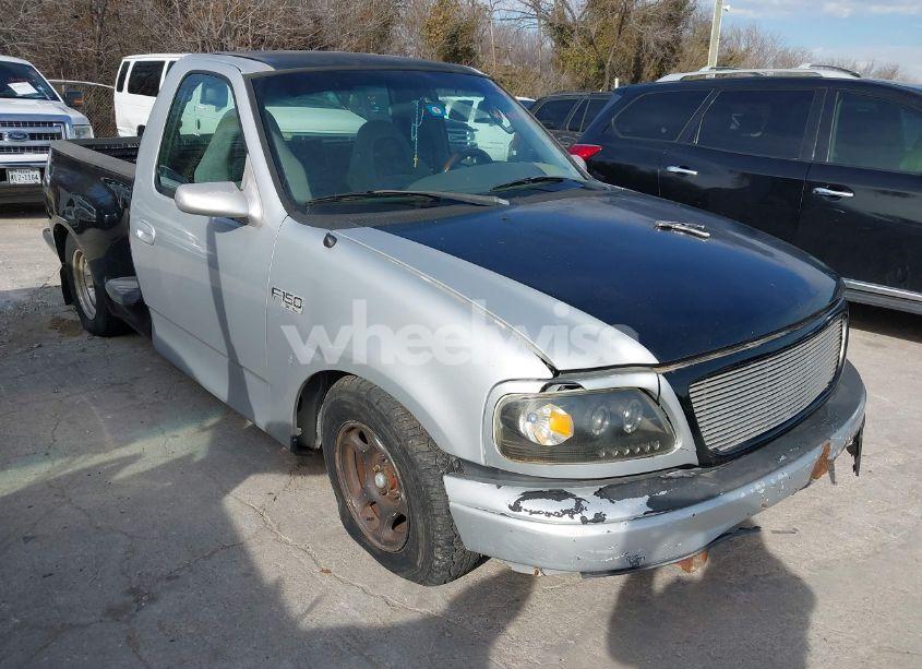 2003 Ford F-150 XL/XLT (VIN 1FTRF17293NA70669) main photo