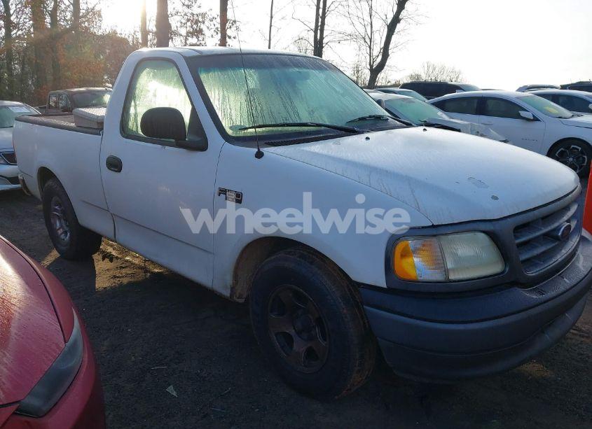 2002 Ford F-150 XL/XLT (VIN 1FTRF172X2NB18372) main photo