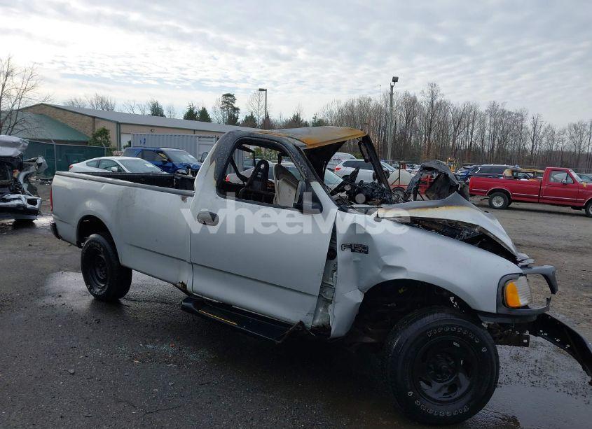 2002 Ford F-150 XL/XLT (VIN 1FTRF172X2NB34541) main photo