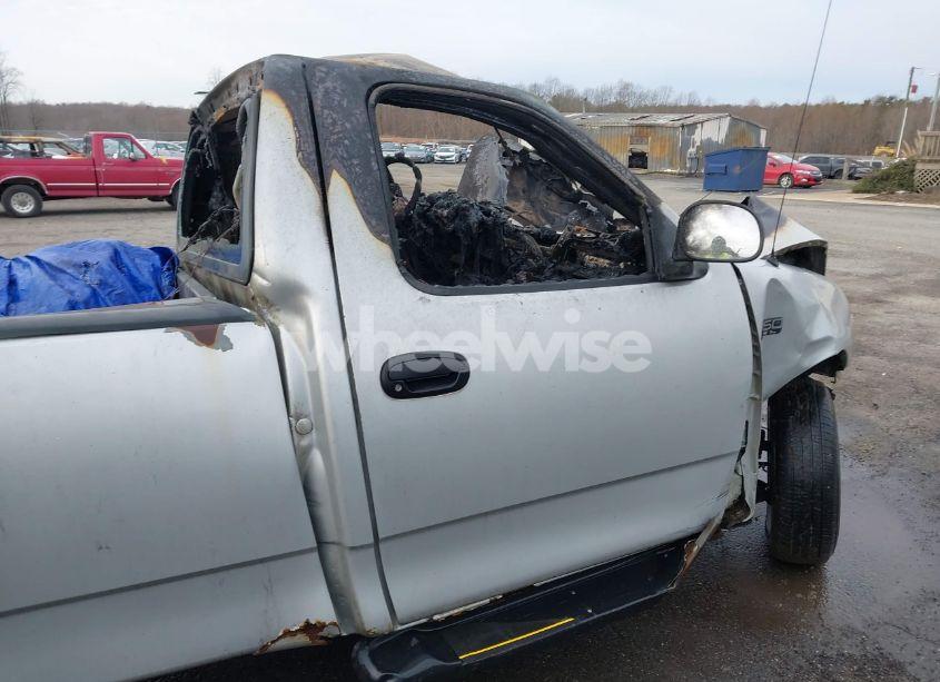 Photo 13 of 2002 Ford F-150 XL/XLT (VIN 1FTRF172X2NB34541)