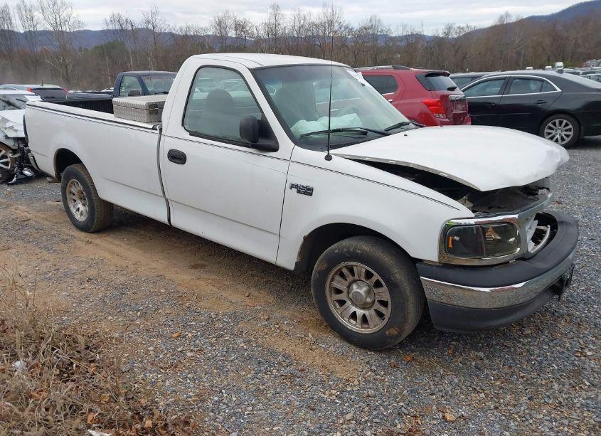 2002 Ford F-150 XL/XLT (VIN 1FTRF17W02NB39203) main photo