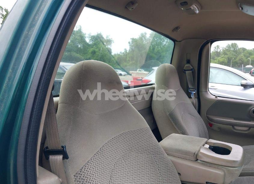 Photo 8 of 2000 Ford F-150 WORK SERIES/XL/XLT (VIN 1FTRF17W4YNB25801)