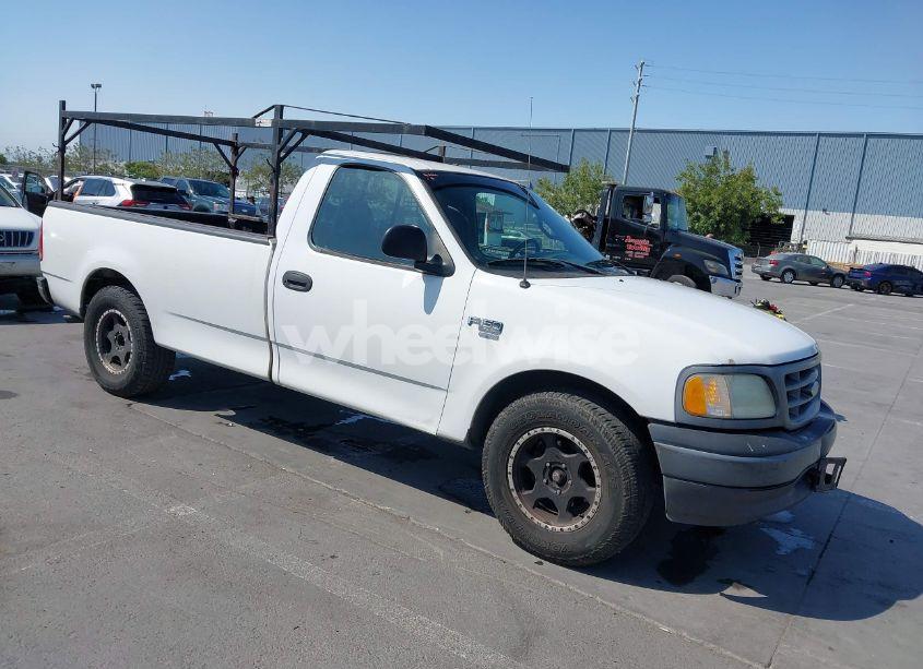 2002 Ford F-150 XL/XLT (VIN 1FTRF17W72NA85298) main photo