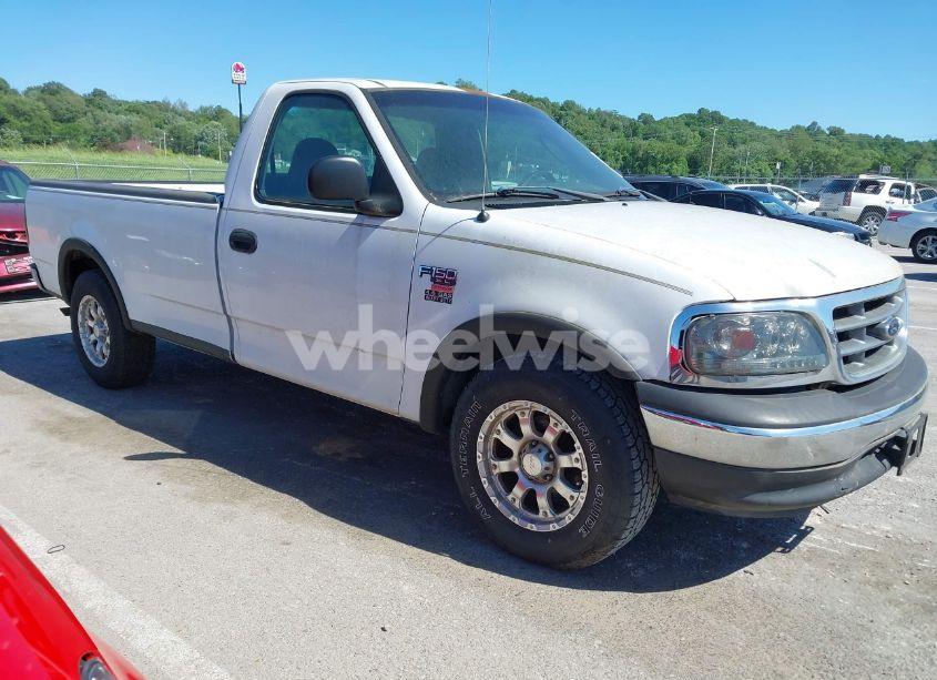 2002 Ford F-150 XL/XLT (VIN 1FTRF17W82KC70168) main photo