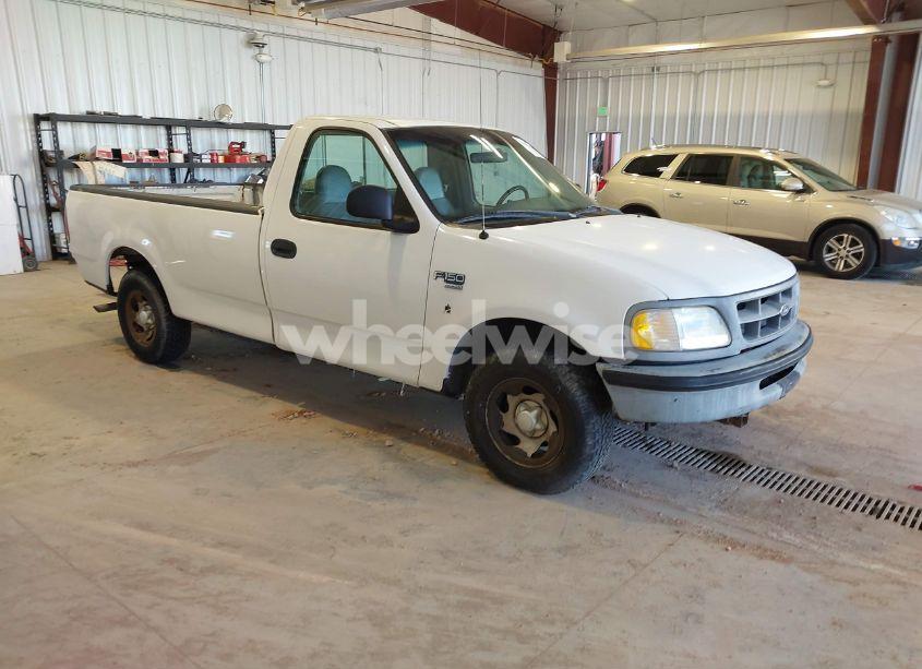 1998 Ford F-150 LARIAT/STANDARD/XL/XLT (VIN 1FTRF17Z6WKB88245) main photo