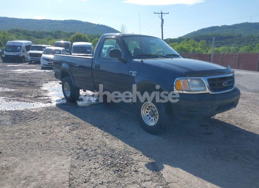 2003 Ford F-150 XL/XLT (VIN 1FTRF18WX3NA70701) main photo