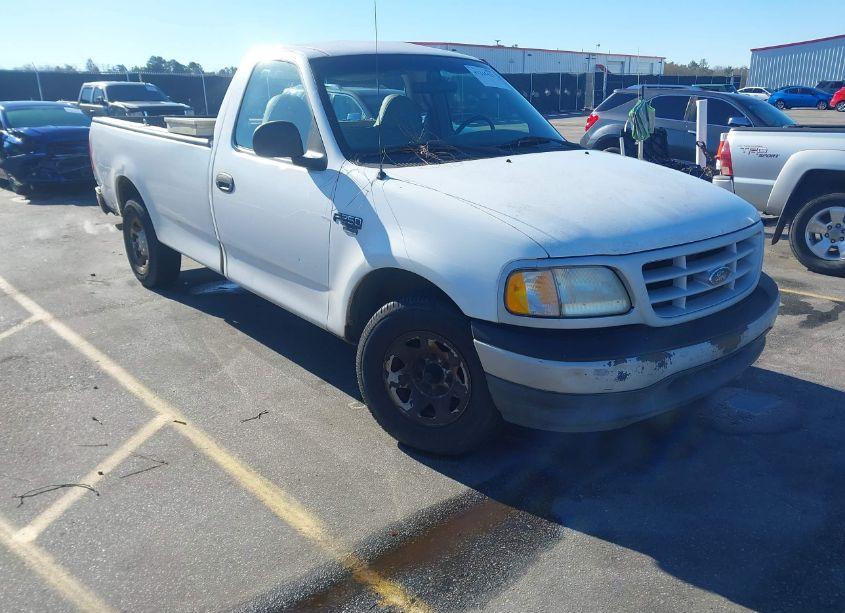 1999 Ford F-250 LARIAT/WORK SERIES/XL/XLT (VIN 1FTRF27W7XNB55847) main photo