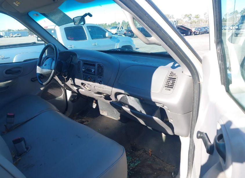 Photo 5 of 1999 Ford F-250 LARIAT/WORK SERIES/XL/XLT (VIN 1FTRF27W7XNB55847)
