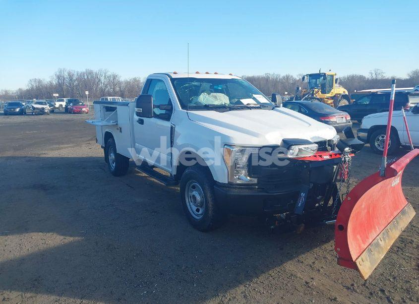 2017 Ford F-350 XL (VIN 1FTRF3B60HEE24222) main photo