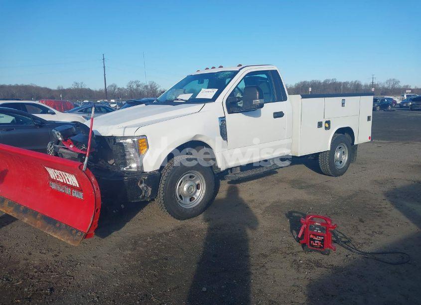 Photo 2 of 2017 Ford F-350 XL (VIN 1FTRF3B60HEE24222)