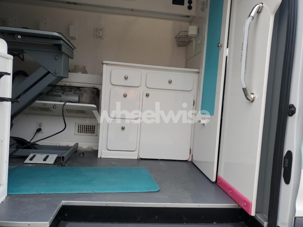 Photo 10 of 2018 FORD TRANSIT T-350 HD (VIN 1FTRS4XV7JKB18403)