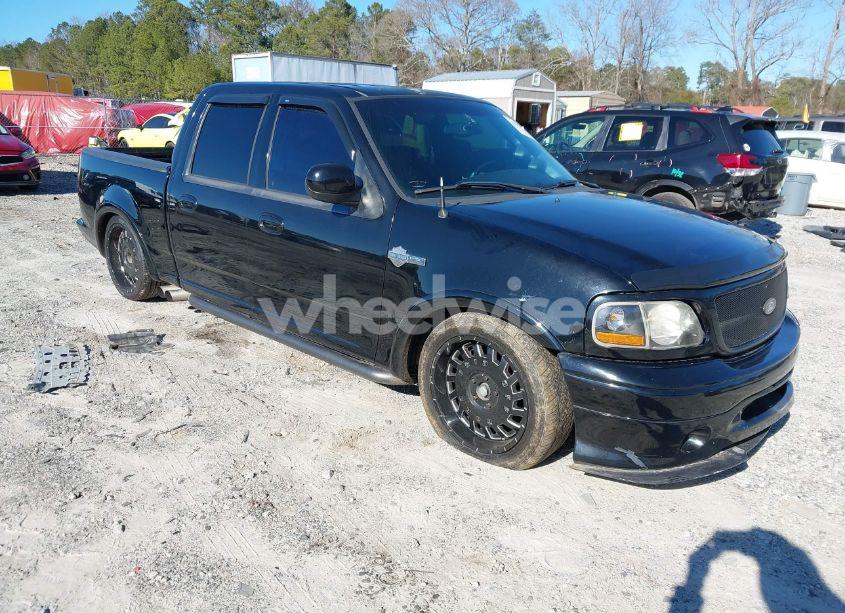 2002 Ford F-150 LARIAT (VIN 1FTRW07312KC24102) main photo