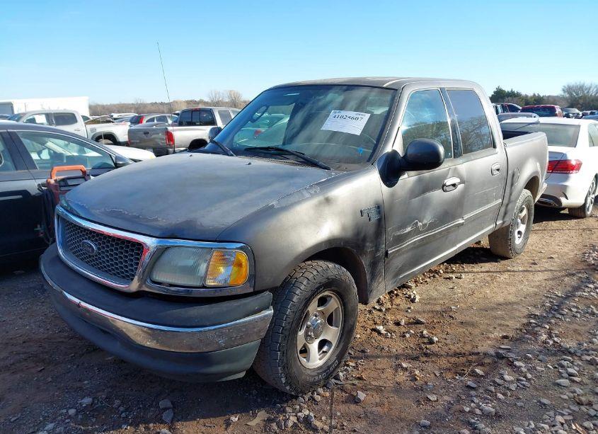 Photo 2 of 2003 Ford F-150 LARIAT/XLT (VIN 1FTRW07613KD25958)
