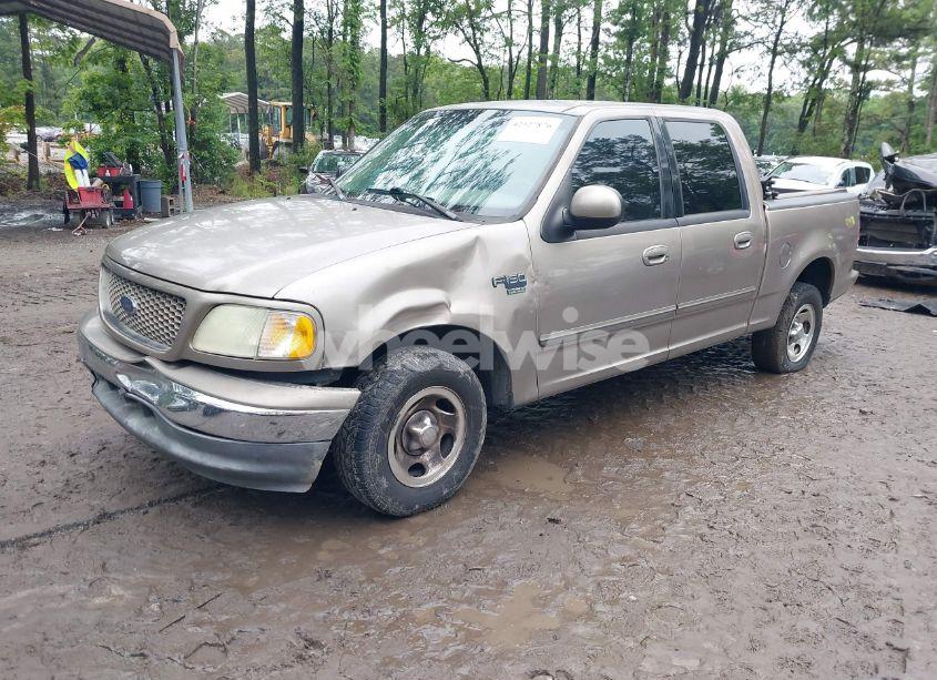 Photo 2 of 2003 Ford F-150 LARIAT/XLT (VIN 1FTRW07613KD72780)