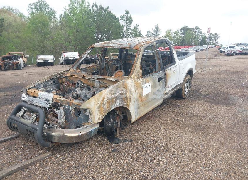 Photo 2 of 2002 Ford F-150 LARIAT/XLT (VIN 1FTRW07622KD44842)