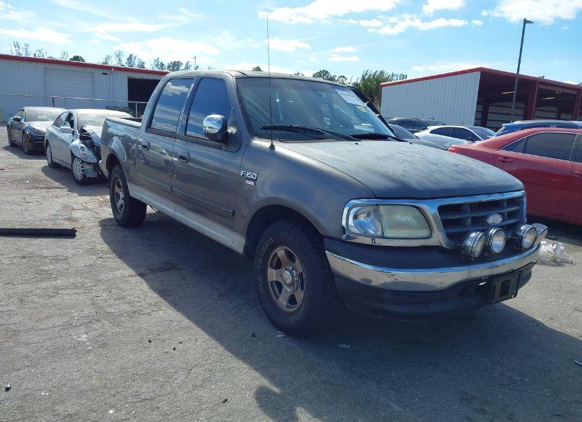 2002 Ford F-150 LARIAT/XLT (VIN 1FTRW07632KB51096) main photo