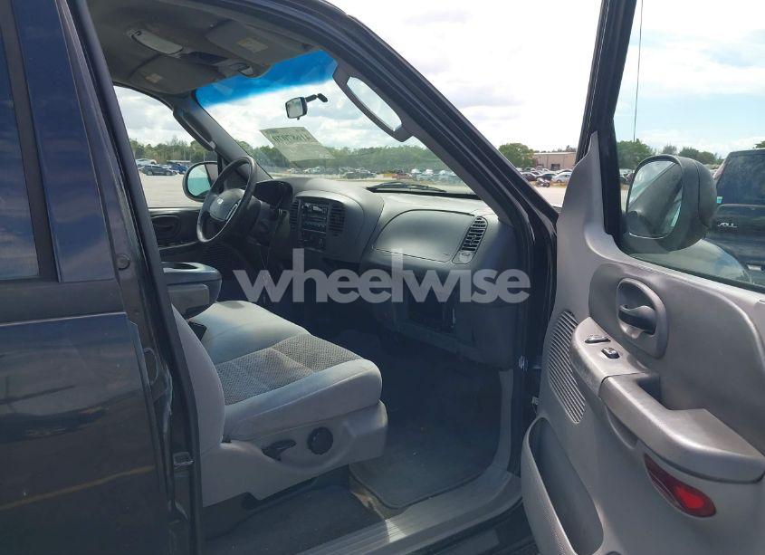 Photo 5 of 2003 Ford F-150 LARIAT/XLT (VIN 1FTRW07633KD60114)