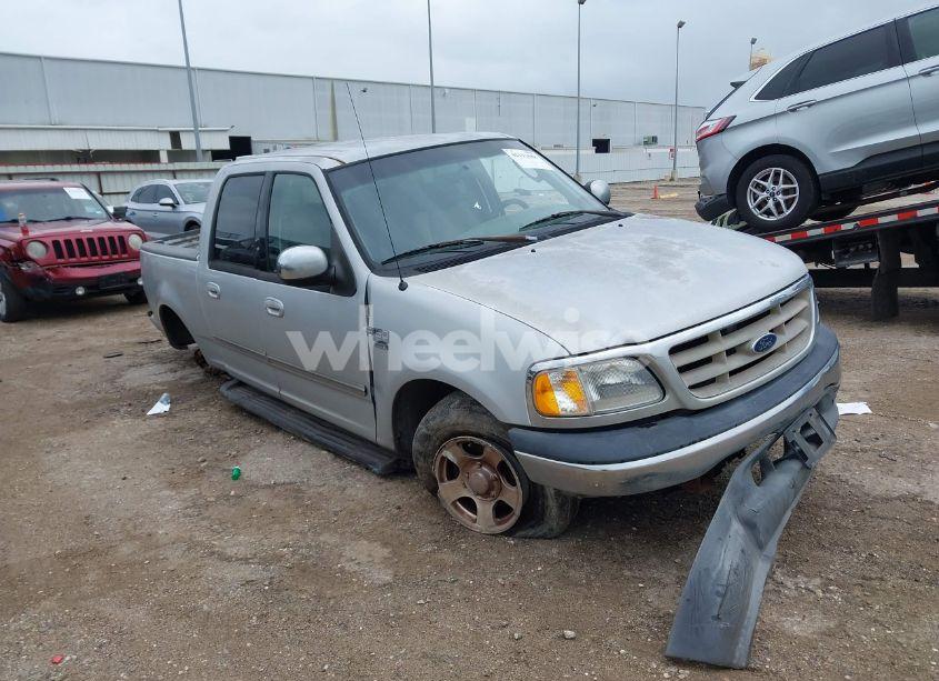 2002 Ford F-150 LARIAT/XLT (VIN 1FTRW07652KC87245) main photo