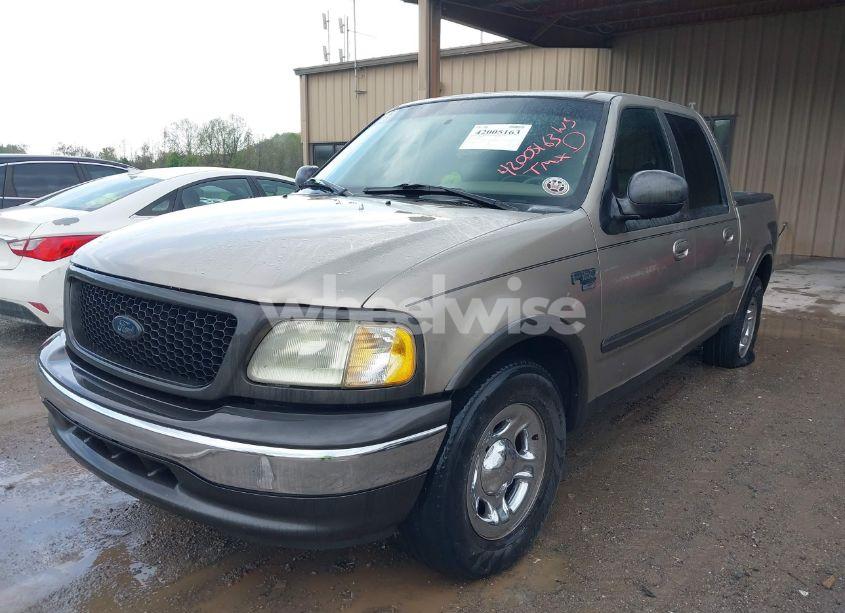 Photo 2 of 2002 Ford F-150 LARIAT/XLT (VIN 1FTRW07682KA22917)