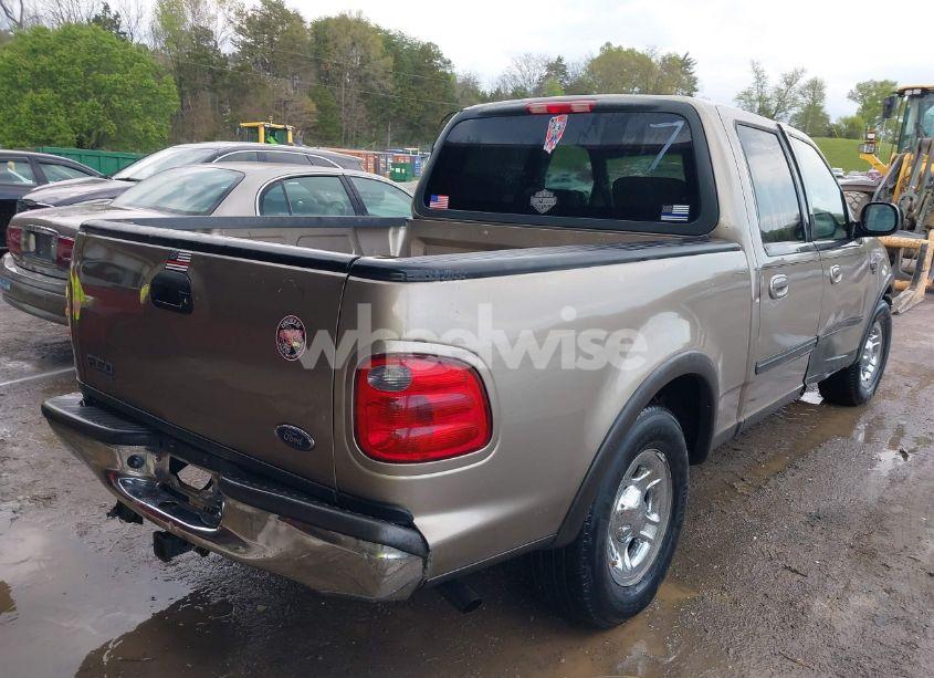Photo 4 of 2002 Ford F-150 LARIAT/XLT (VIN 1FTRW07682KA22917)