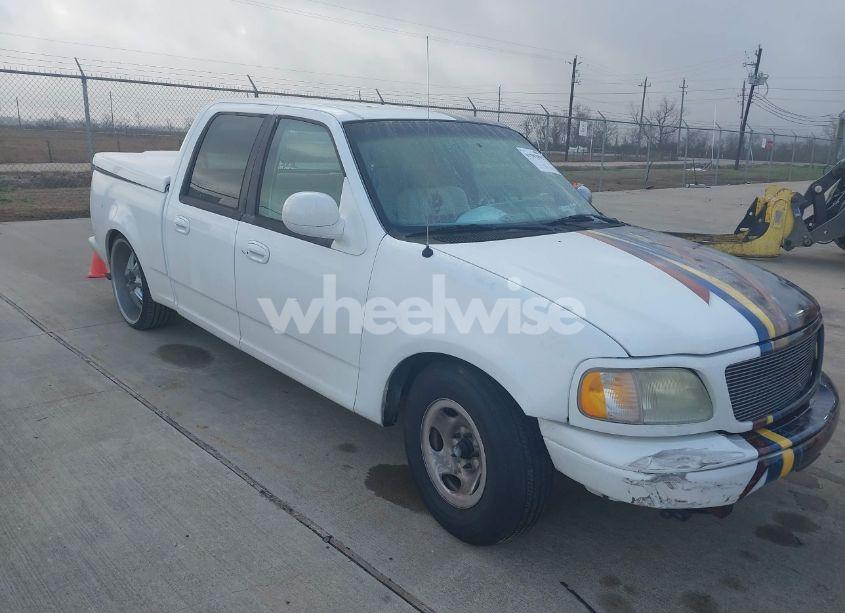 2002 Ford F-150 LARIAT/XLT (VIN 1FTRW07682KE33640) main photo