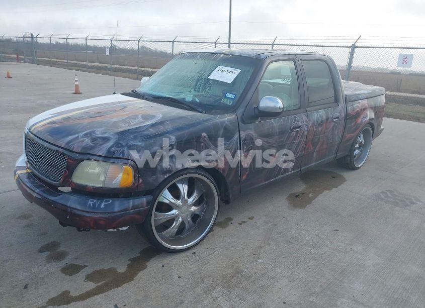 Photo 2 of 2002 Ford F-150 LARIAT/XLT (VIN 1FTRW07682KE33640)