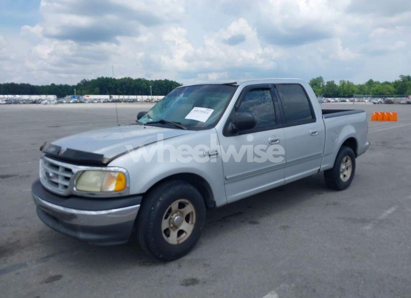 Photo 2 of 2002 Ford F-150 LARIAT/XLT (VIN 1FTRW076X2KC93915)