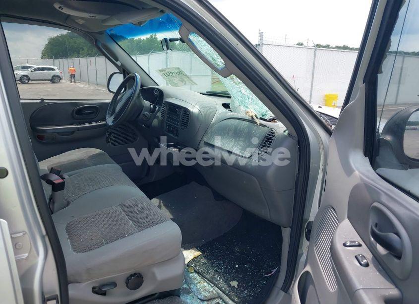 Photo 5 of 2002 Ford F-150 LARIAT/XLT (VIN 1FTRW076X2KC93915)