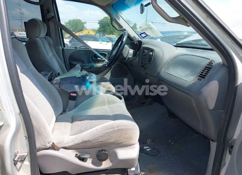 Photo 5 of 2001 Ford F-150 HARLEY-DAVIDSON EDITION/KING RANCH EDITION/LARIAT/XLT (VIN 1FTRW07L01KC13770)