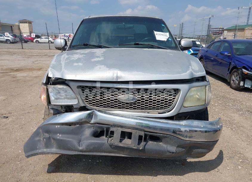 Photo 6 of 2001 Ford F-150 HARLEY-DAVIDSON EDITION/KING RANCH EDITION/LARIAT/XLT (VIN 1FTRW07L01KC13770)