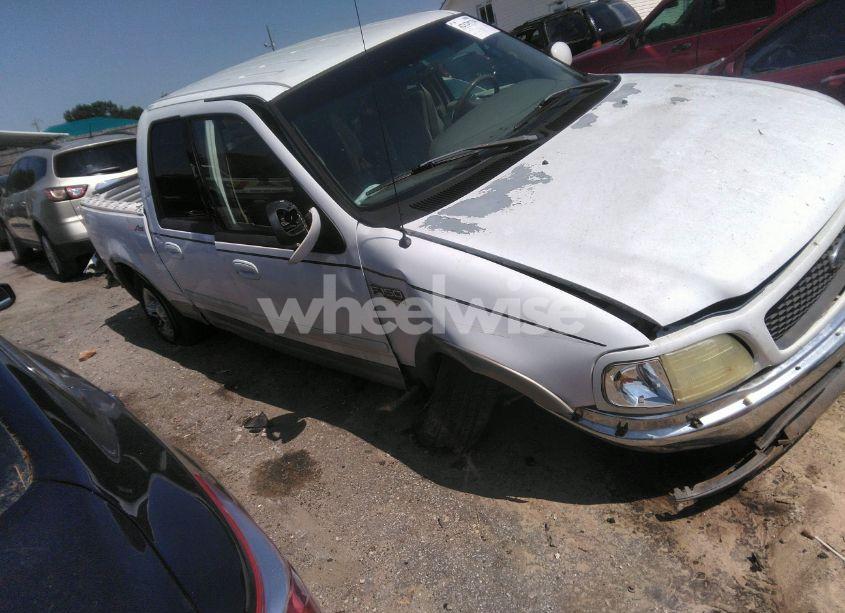 2002 Ford F-150 LARIAT/XLT (VIN 1FTRW07L02KB72042) main photo