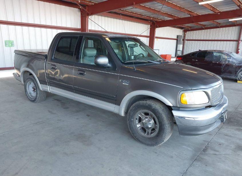 2002 Ford F-150 LARIAT/XLT (VIN 1FTRW07L12KE28303) main photo