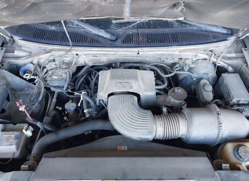 Photo 10 of 2002 Ford F-150 LARIAT/XLT (VIN 1FTRW07L12KE28303)